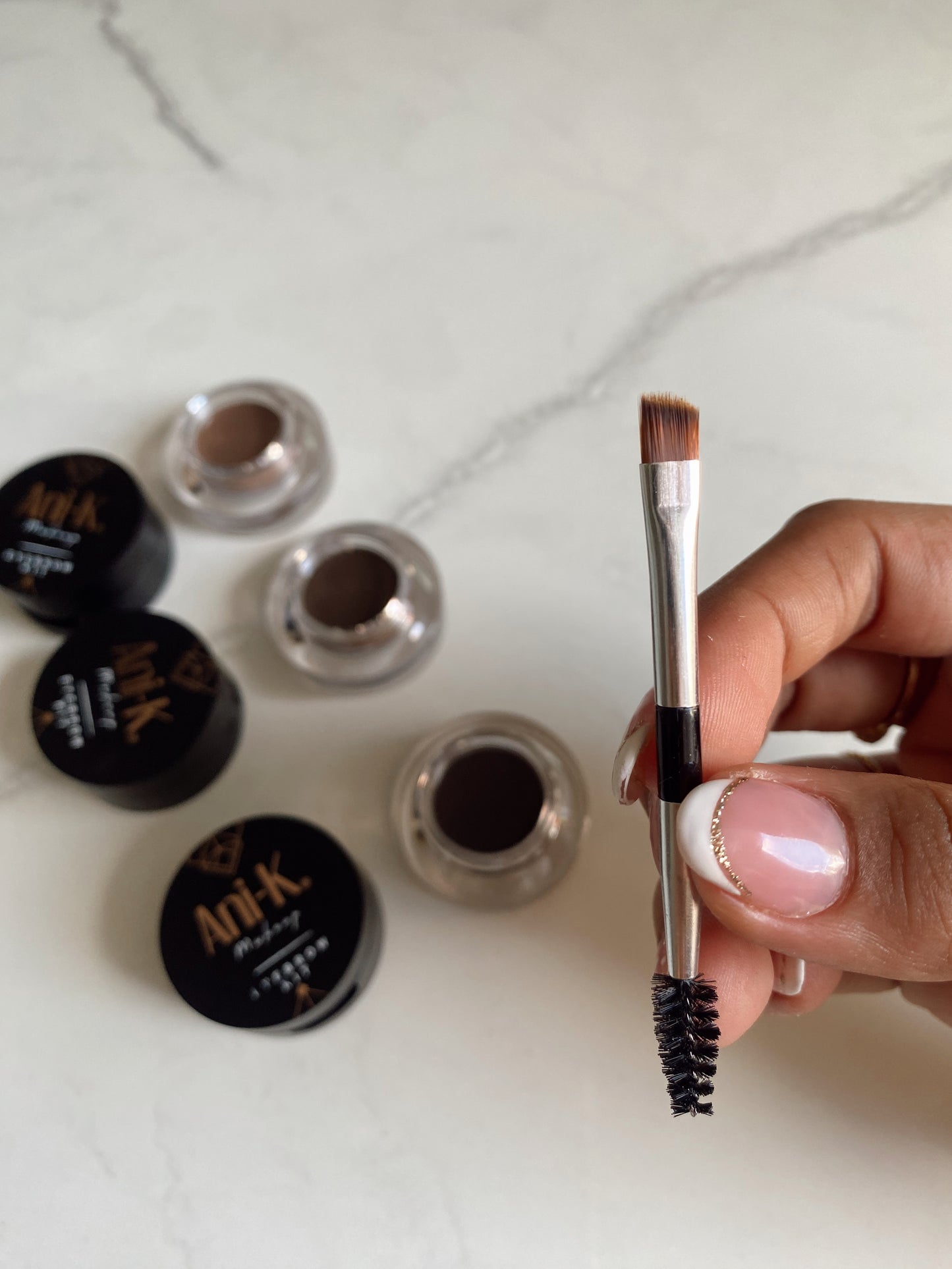 Pomada + sombra de cejas anik