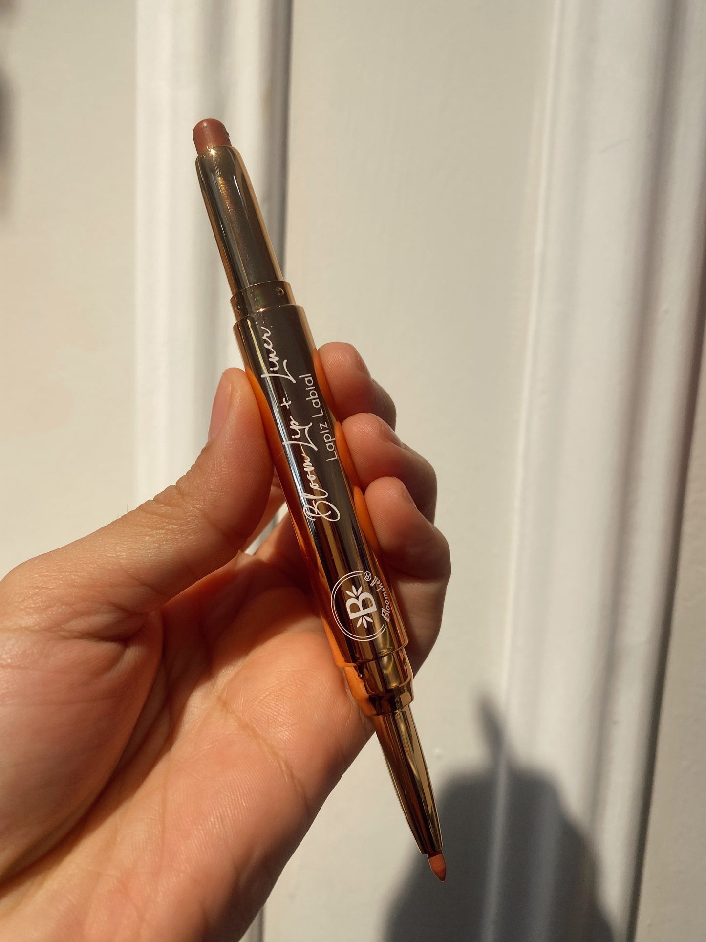 Labial cremoso + delineador bloom