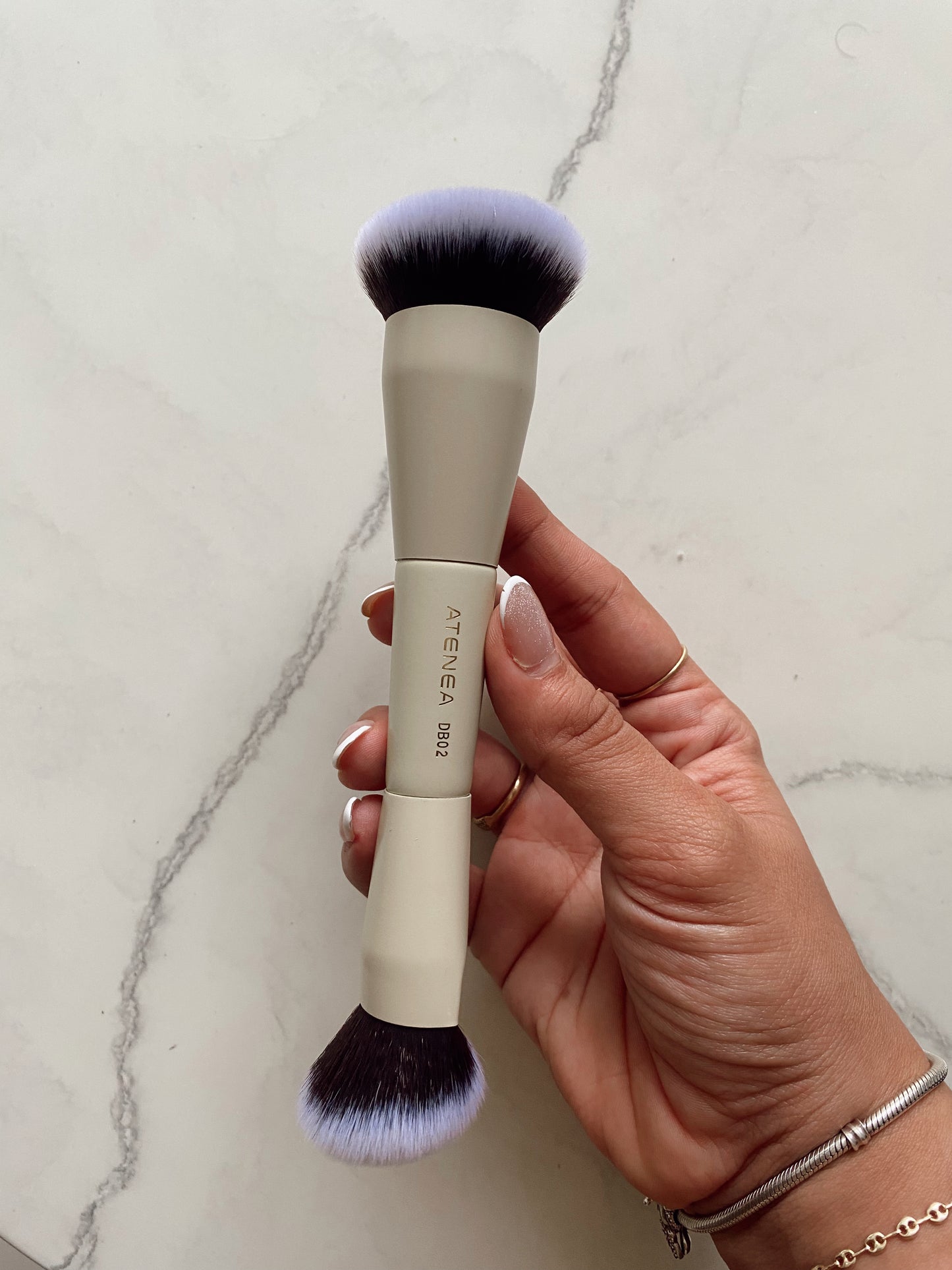 Brocha dúo base/productos en crema atenea