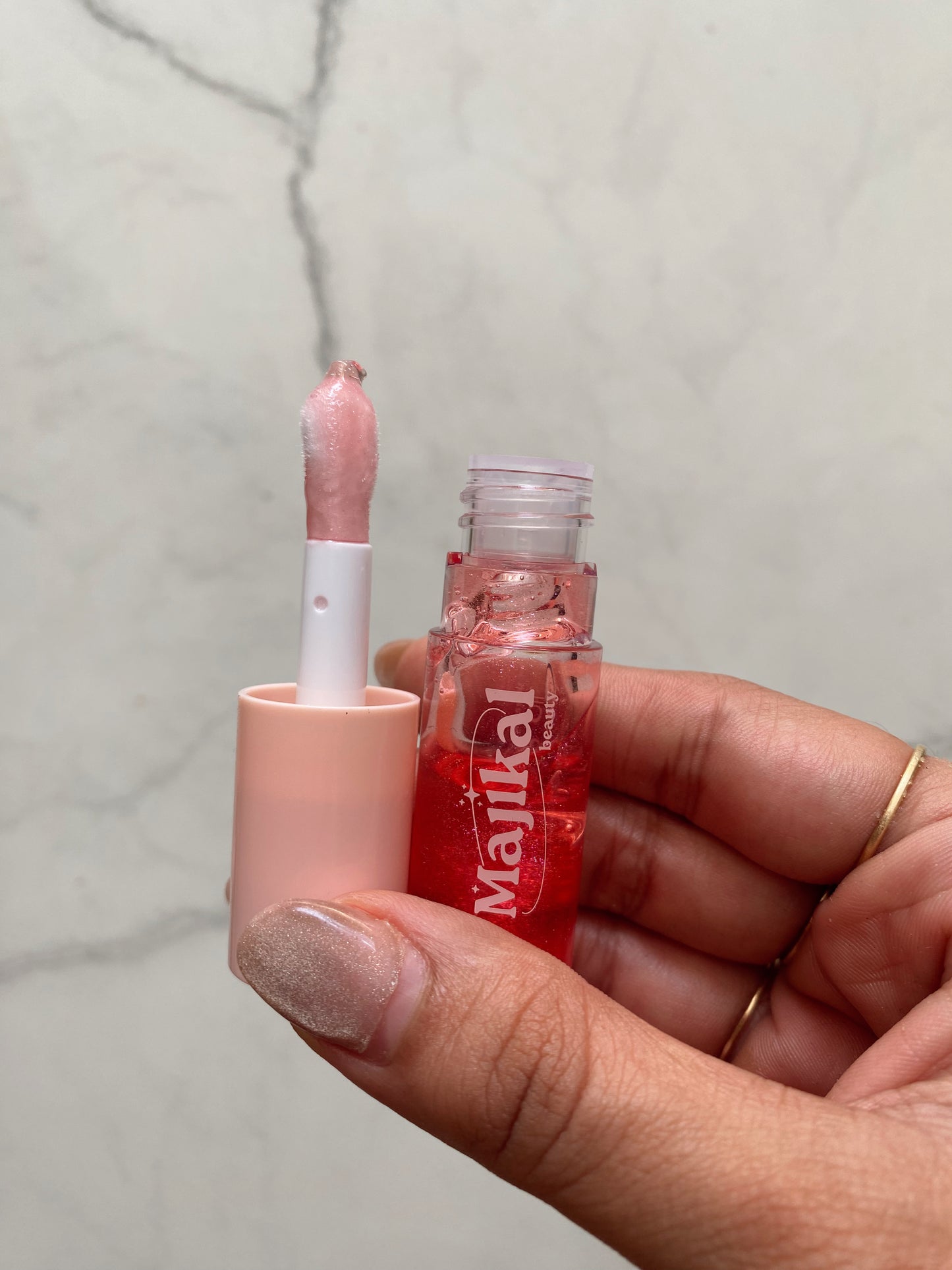 Shiny lip oil majikal