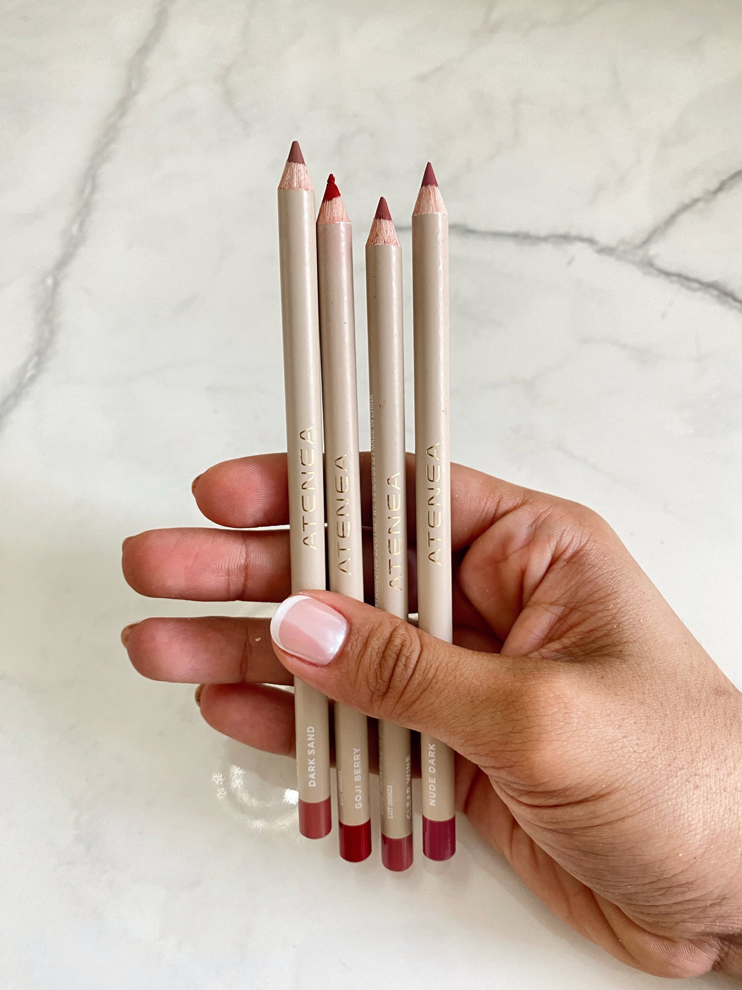 Delineador de labios atenea
