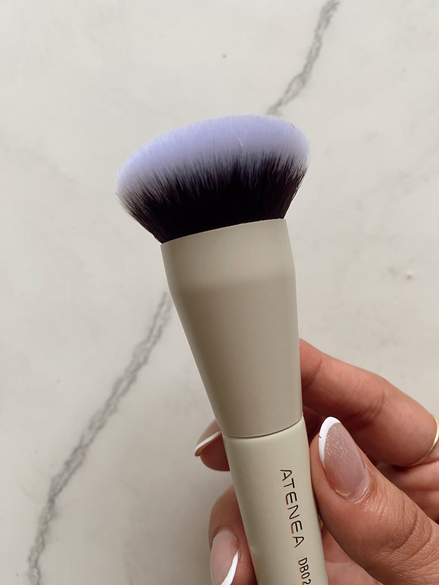 Brocha dúo base/productos en crema atenea