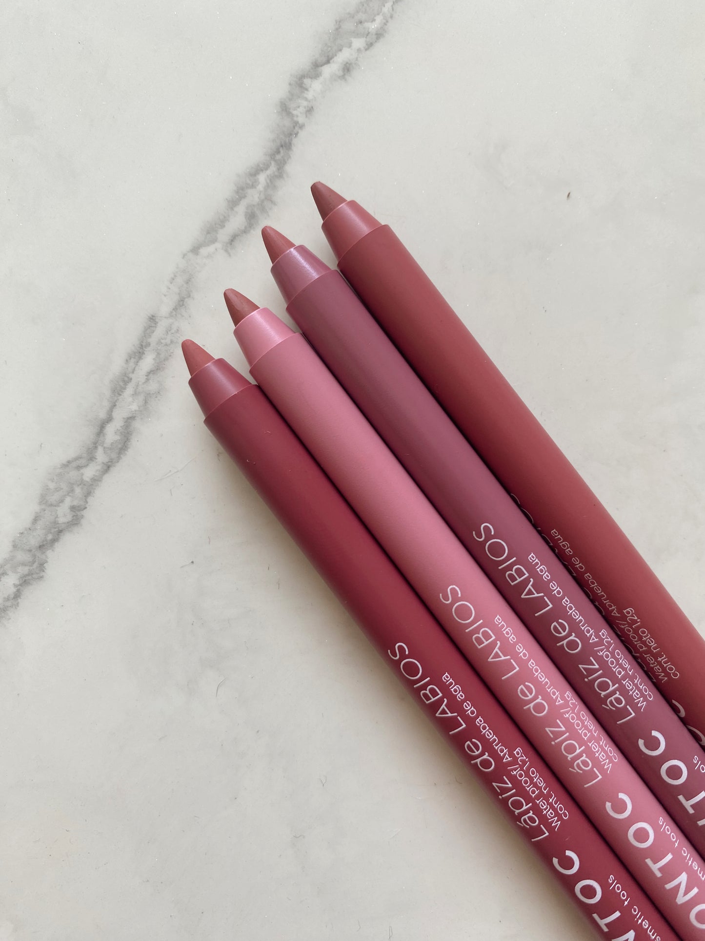 Delineador de labios montoc