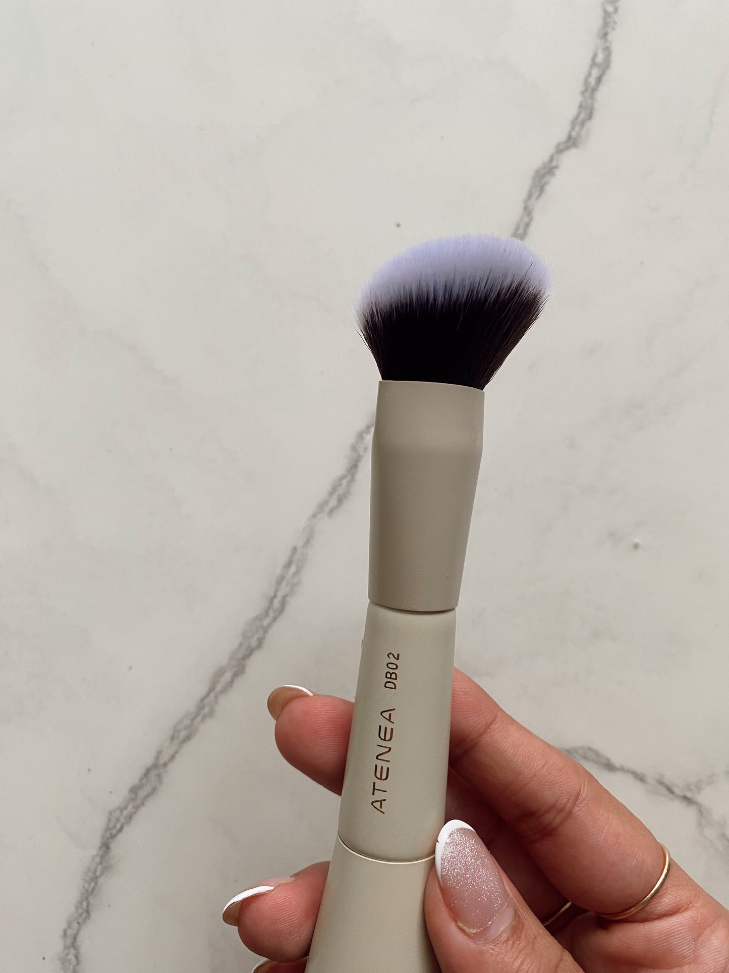 Brocha dúo base/productos en crema atenea
