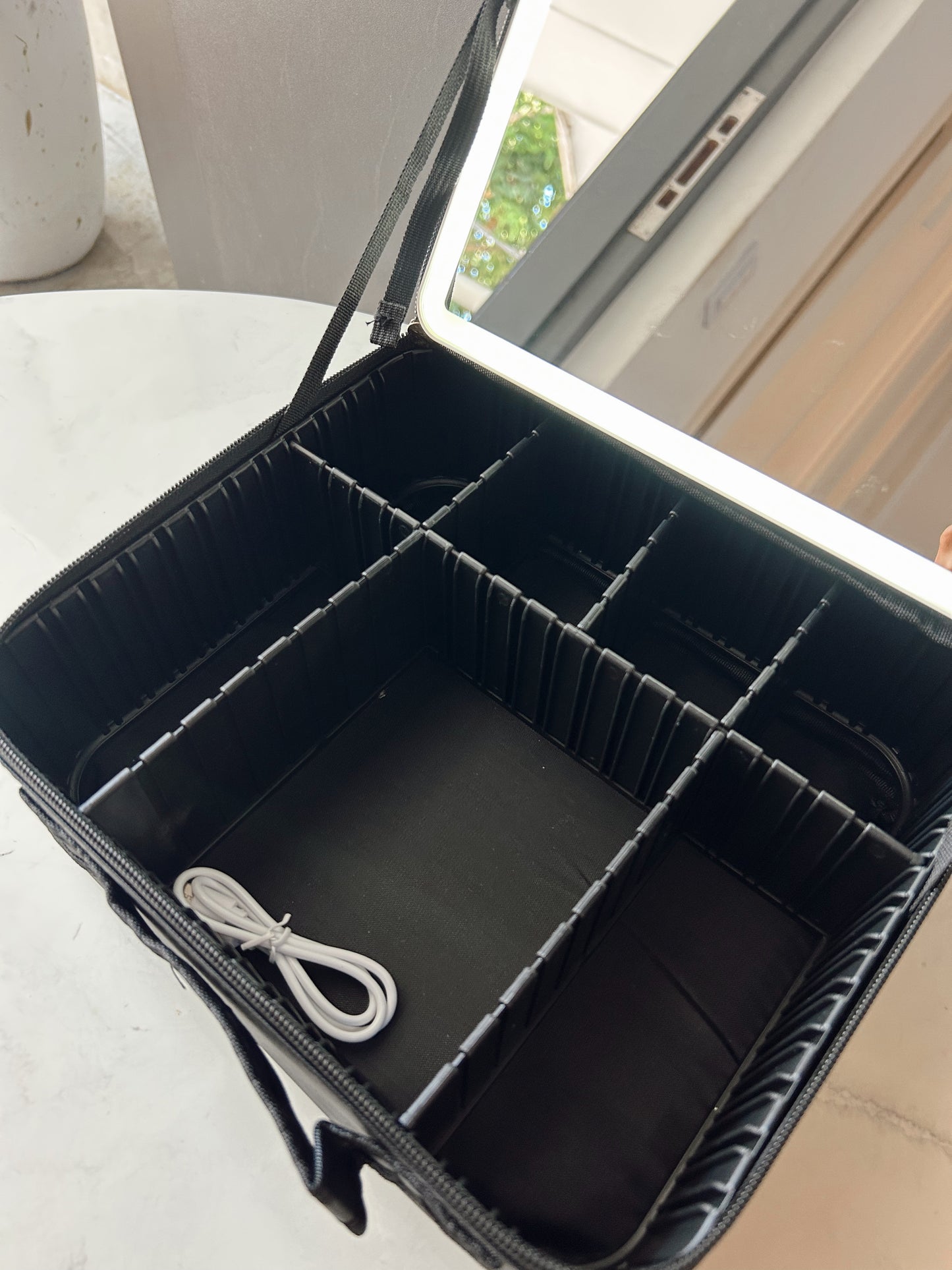 Baul de maquillaje +  espejo luz led mediano