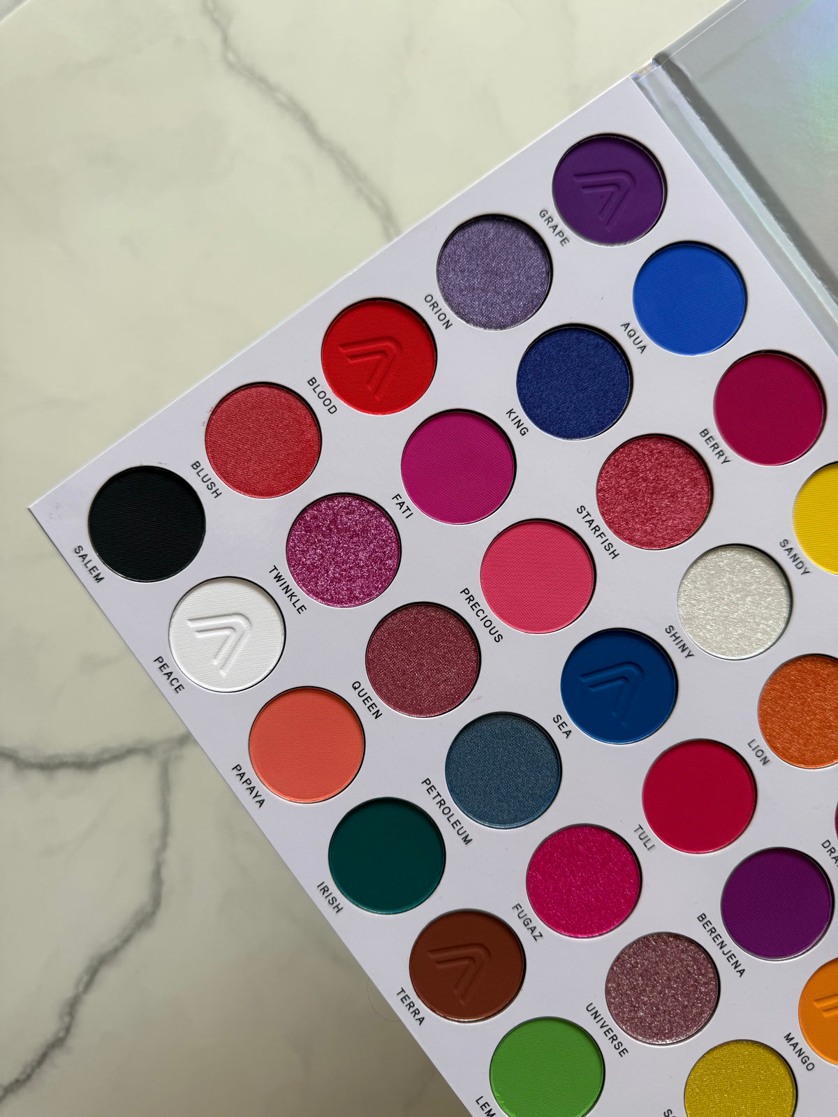Paleta  de sombras Hawái atenea 🩵