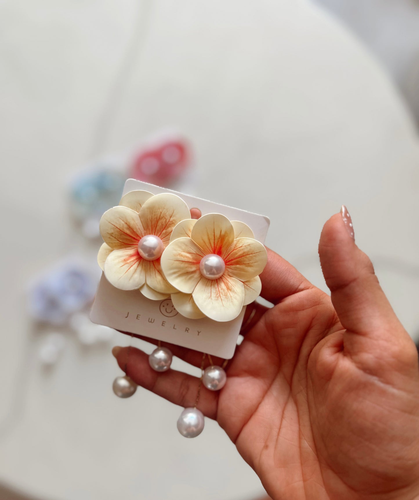 Aretes perla flor ✨