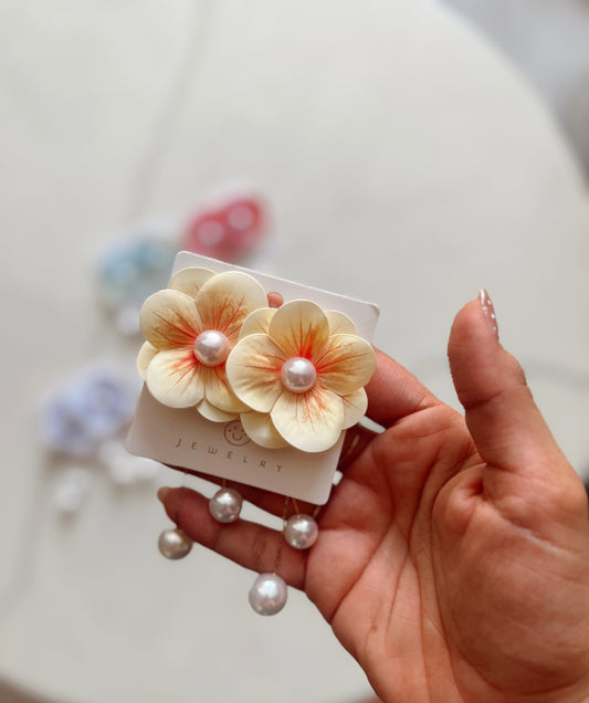 Aretes perla flor ✨