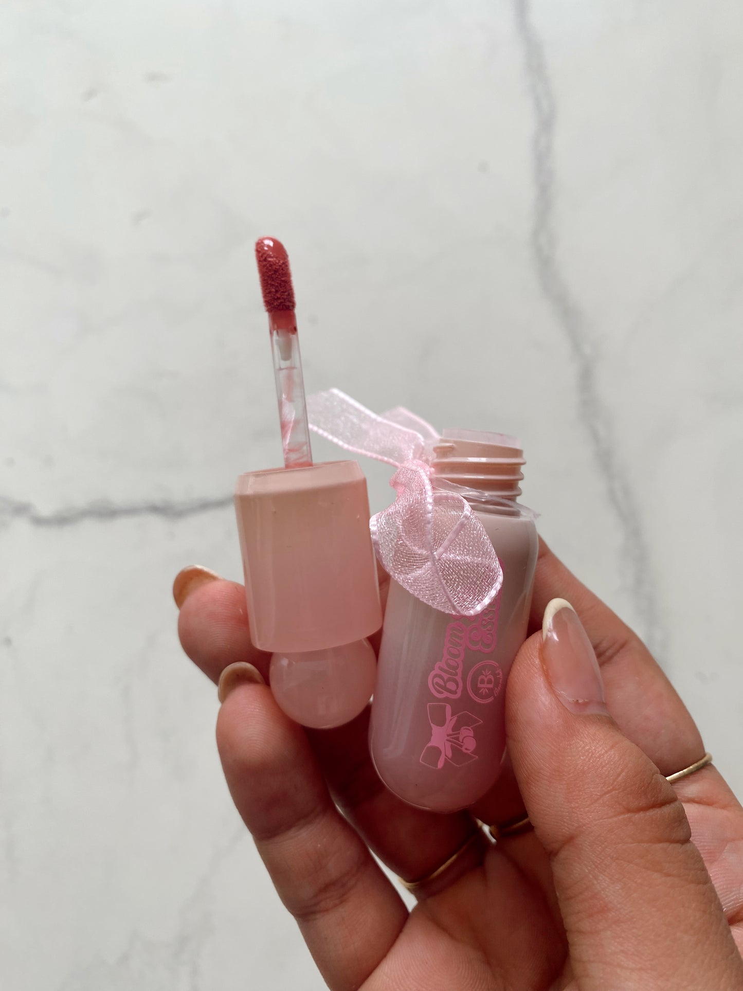 Gloss essence bloomshell