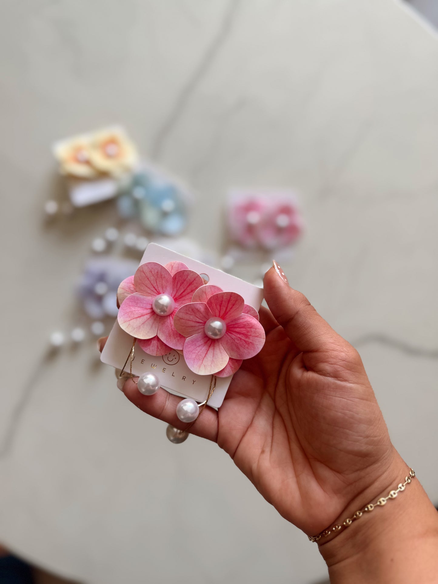 Aretes perla flor ✨