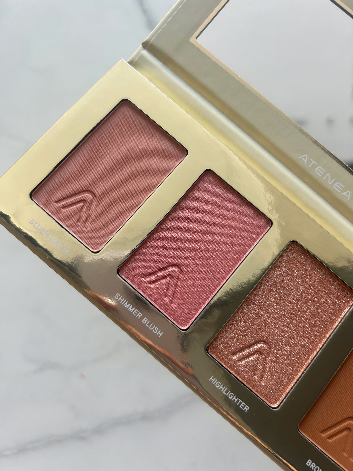 Paleta essential atenea